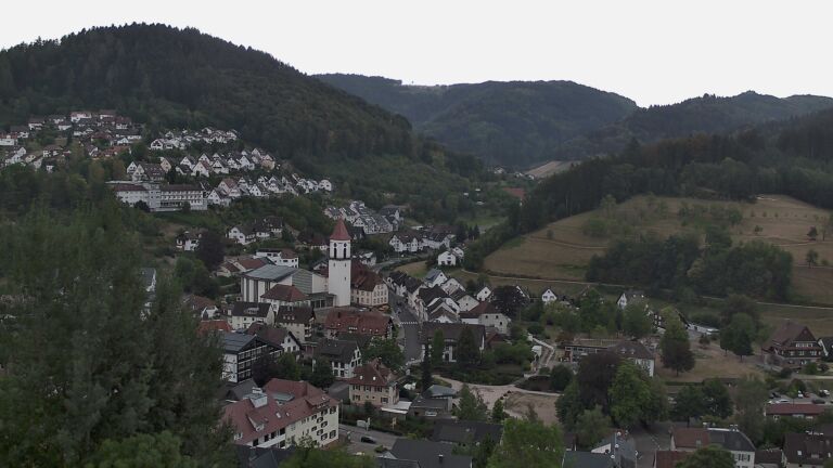 Dieses Bild zeigt eine Webcam-Aufnahme von Ottenhöfen, aufgenommen am Samstag, den 15.08.2026 um 14:00 Uhr