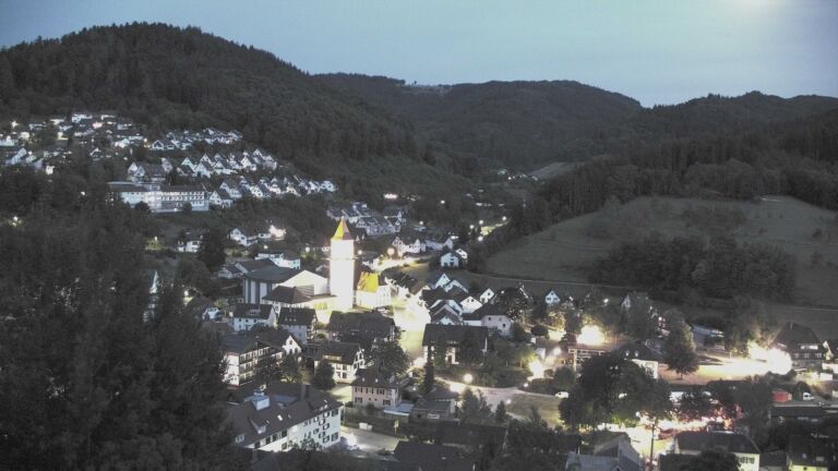 Dieses Bild zeigt eine Webcam-Aufnahme von Ottenhöfen, aufgenommen am Freitag, den 24.07.2026 um 22:00 Uhr