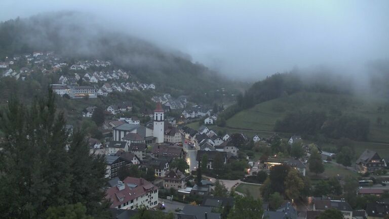 Dieses Bild zeigt eine Webcam-Aufnahme von Ottenhöfen, aufgenommen am Donnerstag, den 01.10.2026 um 19:10 Uhr