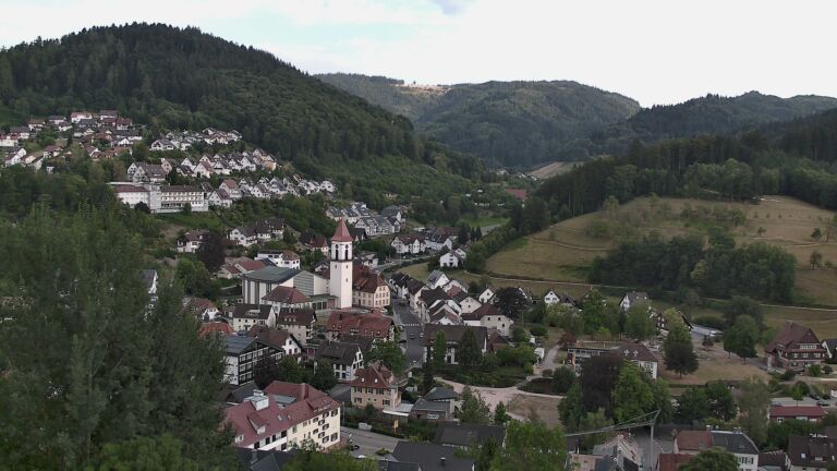 Dieses Bild zeigt eine Webcam-Aufnahme von Ottenhöfen, aufgenommen am Freitag, den 31.07.2026 um 18:50 Uhr