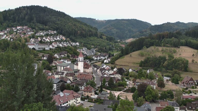 Dieses Bild zeigt eine Webcam-Aufnahme von Ottenhöfen, aufgenommen am Sonntag, den 16.08.2026 um 07:20 Uhr