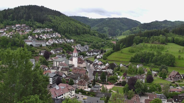 Dieses Bild zeigt eine Webcam-Aufnahme von Ottenhöfen, aufgenommen am Montag, den 11.05.2026 um 08:40 Uhr