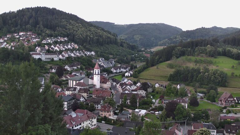 Dieses Bild zeigt eine Webcam-Aufnahme von Ottenhöfen, aufgenommen am Freitag, den 19.06.2026 um 05:40 Uhr
