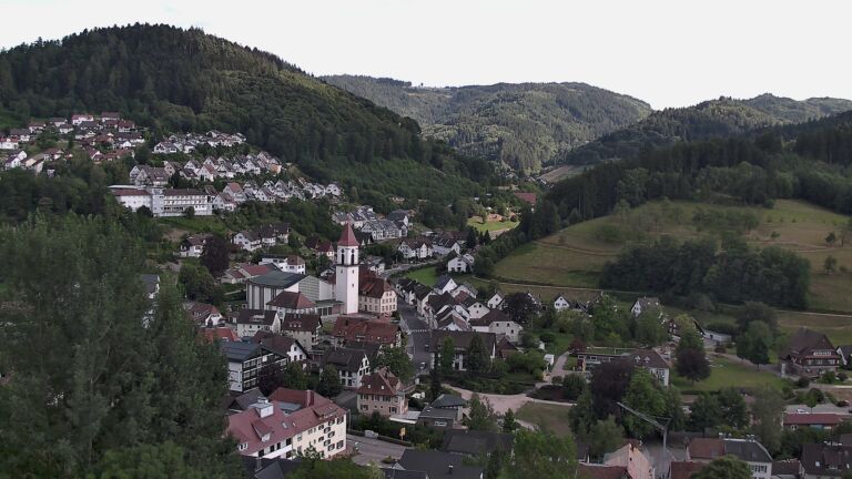 Dieses Bild zeigt eine Webcam-Aufnahme von Ottenhöfen, aufgenommen am Mittwoch, den 08.07.2026 um 17:50 Uhr