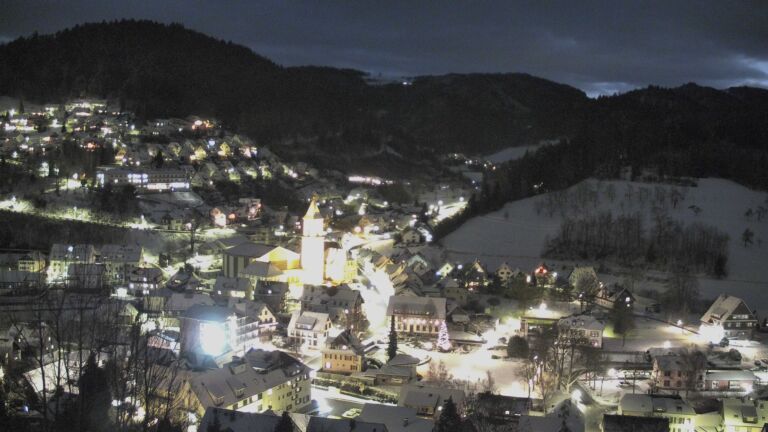 Dieses Bild zeigt eine Webcam-Aufnahme von Ottenhöfen, aufgenommen am Sonntag, den 04.01.2026 um 17:40 Uhr