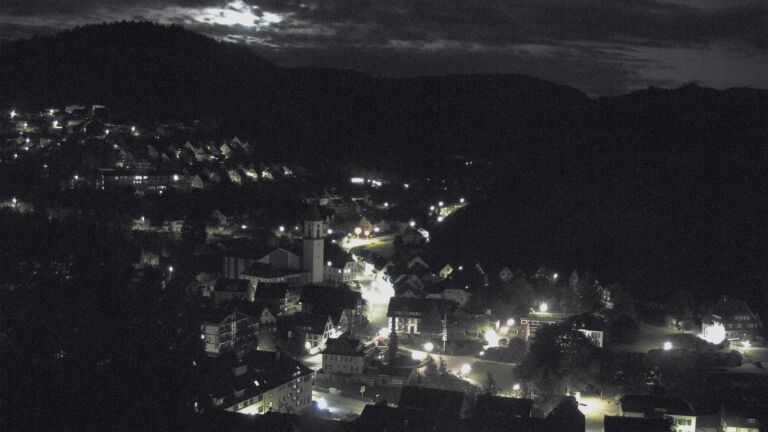Dieses Bild zeigt eine Webcam-Aufnahme von Ottenhöfen, aufgenommen am Montag, den 04.05.2026 um 01:00 Uhr