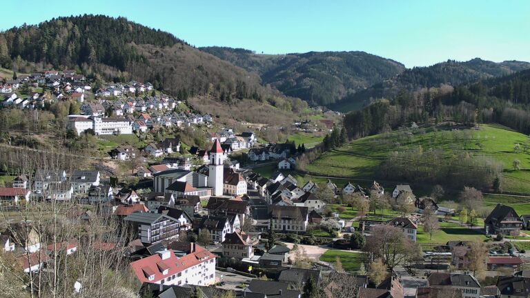 Dieses Bild zeigt eine Webcam-Aufnahme von Ottenhöfen, aufgenommen am Dienstag, den 07.04.2026 um 17:40 Uhr