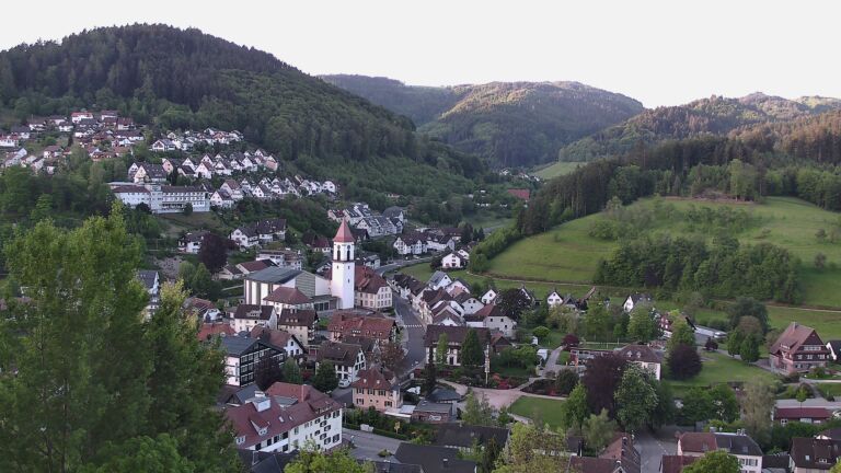 Dieses Bild zeigt eine Webcam-Aufnahme von Ottenhöfen, aufgenommen am Sonntag, den 10.05.2026 um 06:50 Uhr