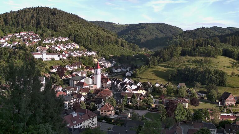 Dieses Bild zeigt eine Webcam-Aufnahme von Ottenhöfen, aufgenommen am Montag, den 01.06.2026 um 20:00 Uhr