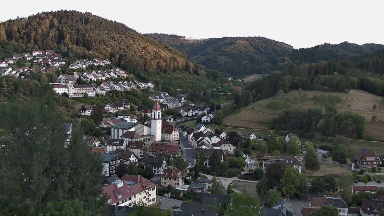 Dieses Bild zeigt eine Webcam-Aufnahme von Ottenhöfen, aufgenommen am Sonntag, den 23.08.2026 um 20:00 Uhr
