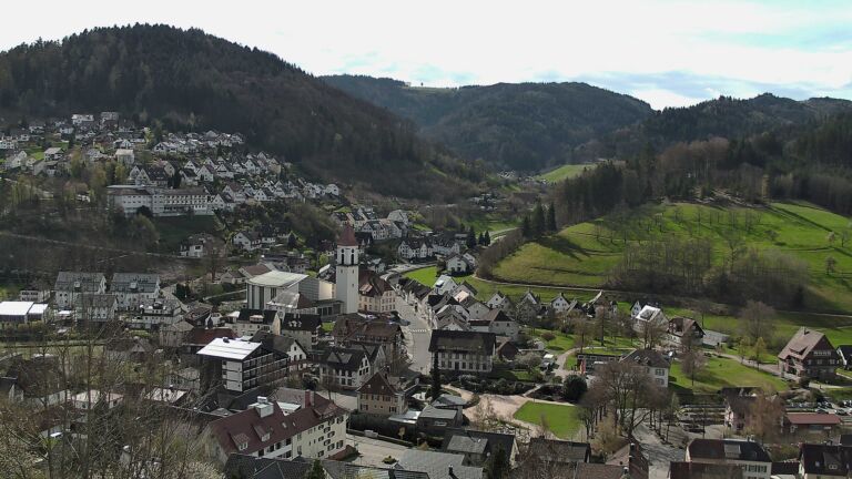 Dieses Bild zeigt eine Webcam-Aufnahme von Ottenhöfen, aufgenommen am Sonntag, den 05.04.2026 um 11:10 Uhr