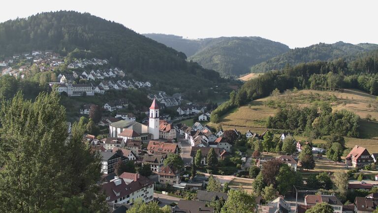 Dieses Bild zeigt eine Webcam-Aufnahme von Ottenhöfen, aufgenommen am Sonntag, den 02.08.2026 um 08:00 Uhr