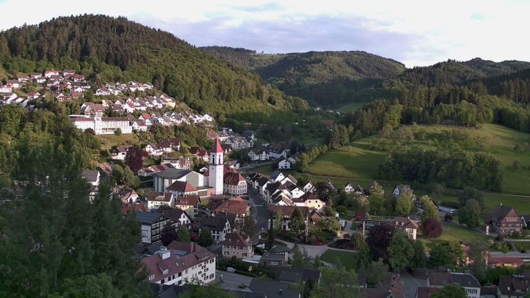Dieses Bild zeigt eine Webcam-Aufnahme von Ottenhöfen, aufgenommen am Sonntag, den 17.05.2026 um 20:10 Uhr