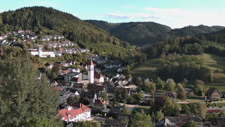 Dieses Bild zeigt eine Webcam-Aufnahme von Ottenhöfen, aufgenommen am Freitag, den 11.09.2026 um 18:20 Uhr