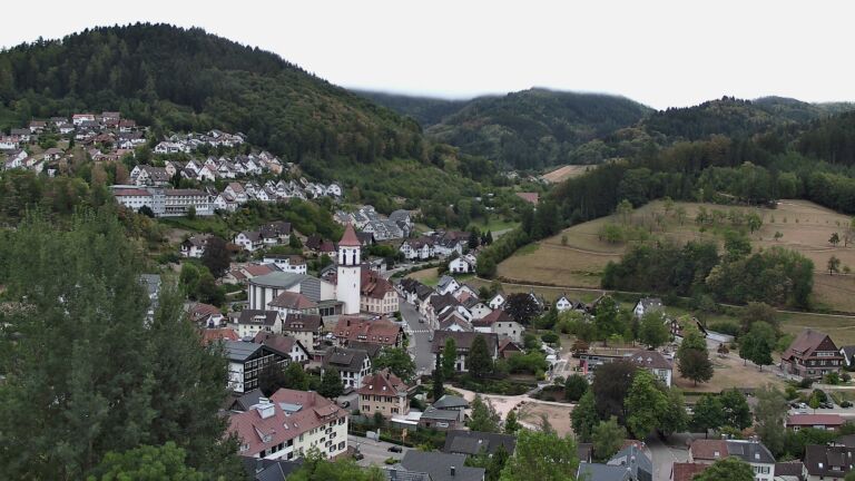 Dieses Bild zeigt eine Webcam-Aufnahme von Ottenhöfen, aufgenommen am Donnerstag, den 20.08.2026 um 09:10 Uhr