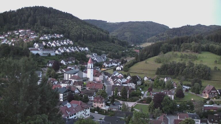 Dieses Bild zeigt eine Webcam-Aufnahme von Ottenhöfen, aufgenommen am Montag, den 08.06.2026 um 05:00 Uhr