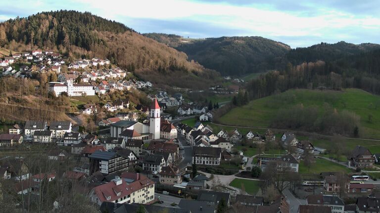 Dieses Bild zeigt eine Webcam-Aufnahme von Ottenhöfen, aufgenommen am Freitag, den 03.04.2026 um 19:20 Uhr