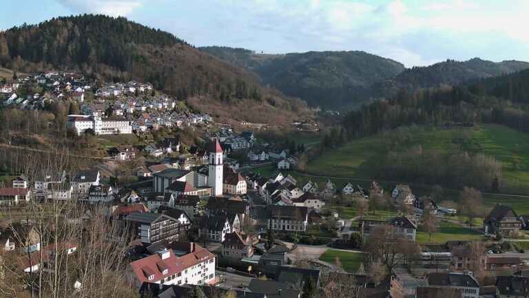 Dieses Bild zeigt eine Webcam-Aufnahme von Ottenhöfen, aufgenommen am Montag, den 23.03.2026 um 17:20 Uhr