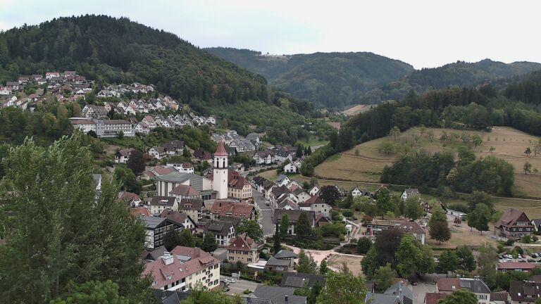 Dieses Bild zeigt eine Webcam-Aufnahme von Ottenhöfen, aufgenommen am Samstag, den 15.08.2026 um 12:30 Uhr