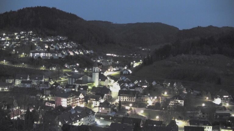 Dieses Bild zeigt eine Webcam-Aufnahme von Ottenhöfen, aufgenommen am Freitag, den 10.04.2026 um 20:50 Uhr