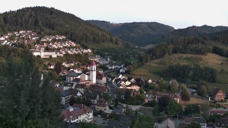 Dieses Bild zeigt eine Webcam-Aufnahme von Ottenhöfen, aufgenommen am Samstag, den 18.07.2026 um 20:30 Uhr