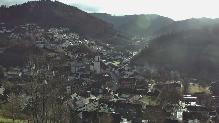 Dieses Bild zeigt eine Webcam-Aufnahme von Ottenhöfen, aufgenommen am Mittwoch, den 17.12.2025 um 12:30 Uhr