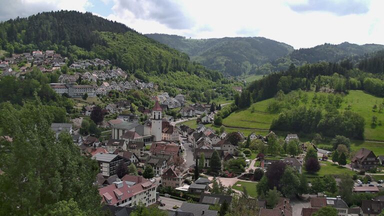 Dieses Bild zeigt eine Webcam-Aufnahme von Ottenhöfen, aufgenommen am Freitag, den 08.05.2026 um 14:00 Uhr
