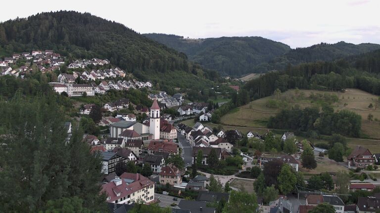 Dieses Bild zeigt eine Webcam-Aufnahme von Ottenhöfen, aufgenommen am Dienstag, den 04.08.2026 um 20:40 Uhr