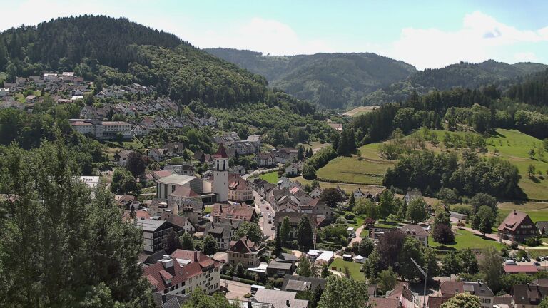 Dieses Bild zeigt eine Webcam-Aufnahme von Ottenhöfen, aufgenommen am Donnerstag, den 18.06.2026 um 12:10 Uhr