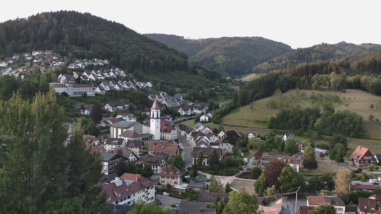 Dieses Bild zeigt eine Webcam-Aufnahme von Ottenhöfen, aufgenommen am Donnerstag, den 30.07.2026 um 07:00 Uhr