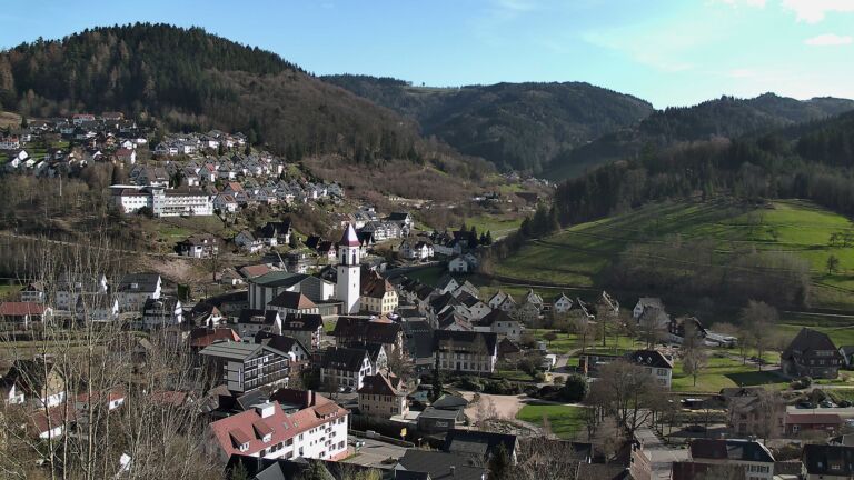 Dieses Bild zeigt eine Webcam-Aufnahme von Ottenhöfen, aufgenommen am Donnerstag, den 12.03.2026 um 15:50 Uhr