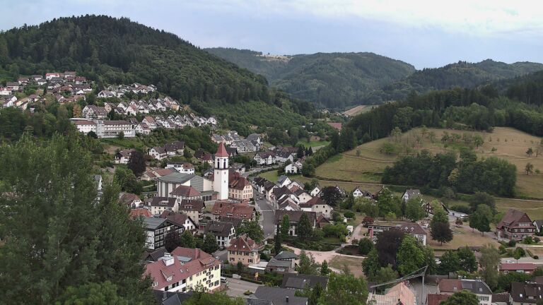 Dieses Bild zeigt eine Webcam-Aufnahme von Ottenhöfen, aufgenommen am Donnerstag, den 16.07.2026 um 19:00 Uhr