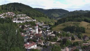 Dieses Bild zeigt eine Webcam-Aufnahme von Ottenhöfen, aufgenommen am Freitag, den 17.07.2026 um 18:50 Uhr