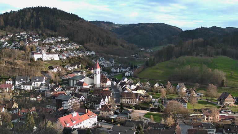 Dieses Bild zeigt eine Webcam-Aufnahme von Ottenhöfen, aufgenommen am Freitag, den 03.04.2026 um 19:10 Uhr