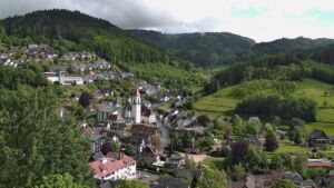 Dieses Bild zeigt eine Webcam-Aufnahme von Ottenhöfen, aufgenommen am Montag, den 18.05.2026 um 16:50 Uhr