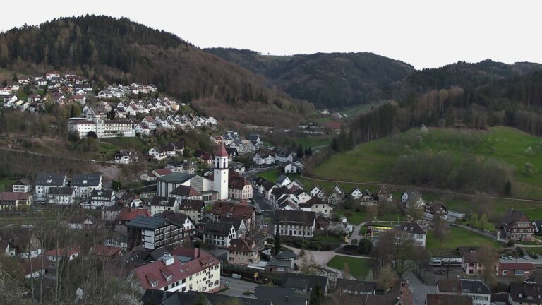 Dieses Bild zeigt eine Webcam-Aufnahme von Ottenhöfen, aufgenommen am Dienstag, den 07.04.2026 um 20:10 Uhr