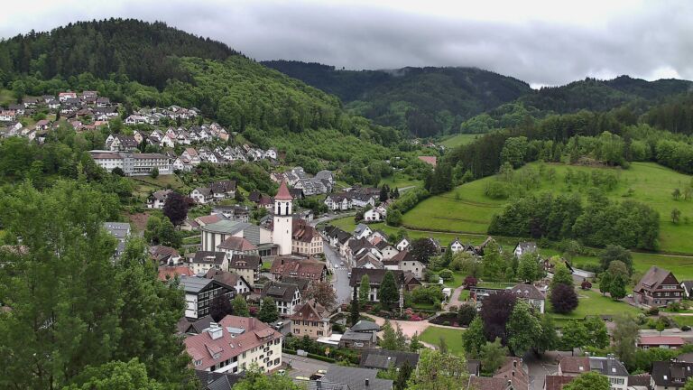 Dieses Bild zeigt eine Webcam-Aufnahme von Ottenhöfen, aufgenommen am Montag, den 11.05.2026 um 14:10 Uhr