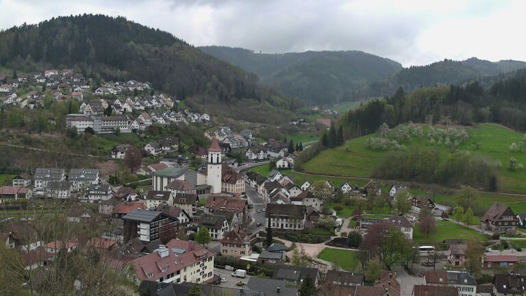 Dieses Bild zeigt eine Webcam-Aufnahme von Ottenhöfen, aufgenommen am Dienstag, den 14.04.2026 um 17:20 Uhr