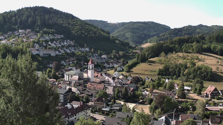 Dieses Bild zeigt eine Webcam-Aufnahme von Ottenhöfen, aufgenommen am Donnerstag, den 06.08.2026 um 09:30 Uhr