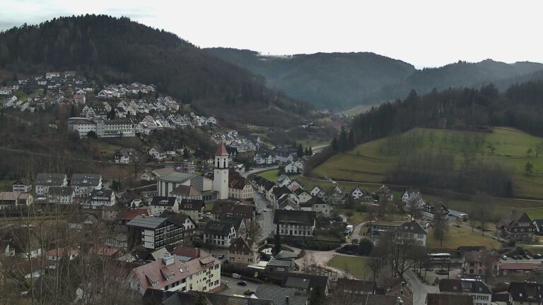 Dieses Bild zeigt eine Webcam-Aufnahme von Ottenhöfen, aufgenommen am Dienstag, den 27.01.2026 um 13:10 Uhr