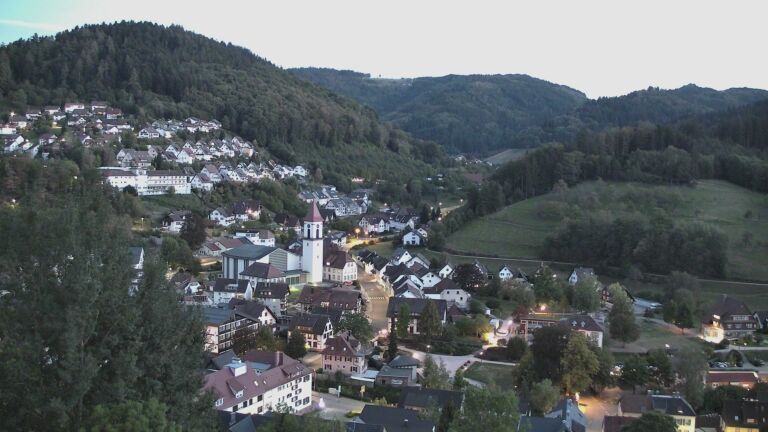 Dieses Bild zeigt eine Webcam-Aufnahme von Ottenhöfen, aufgenommen am Sonntag, den 27.09.2026 um 19:40 Uhr