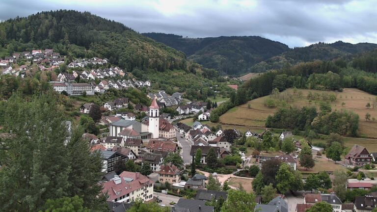 Dieses Bild zeigt eine Webcam-Aufnahme von Ottenhöfen, aufgenommen am Samstag, den 22.08.2026 um 08:10 Uhr