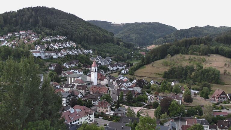 Dieses Bild zeigt eine Webcam-Aufnahme von Ottenhöfen, aufgenommen am Montag, den 10.08.2026 um 06:40 Uhr