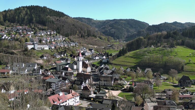 Dieses Bild zeigt eine Webcam-Aufnahme von Ottenhöfen, aufgenommen am Mittwoch, den 08.04.2026 um 16:30 Uhr