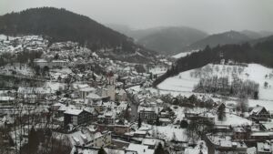 Dieses Bild zeigt eine Webcam-Aufnahme von Ottenhöfen, aufgenommen am Donnerstag, den 08.01.2026 um 15:00 Uhr