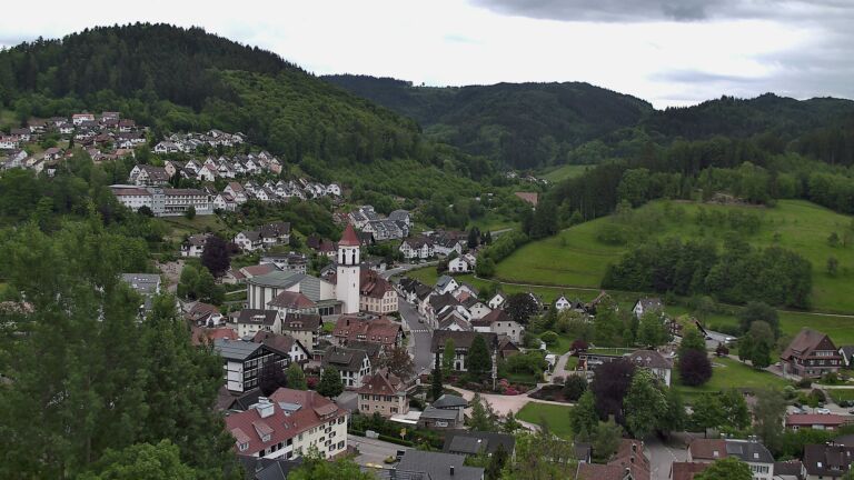 Dieses Bild zeigt eine Webcam-Aufnahme von Ottenhöfen, aufgenommen am Mittwoch, den 13.05.2026 um 14:00 Uhr