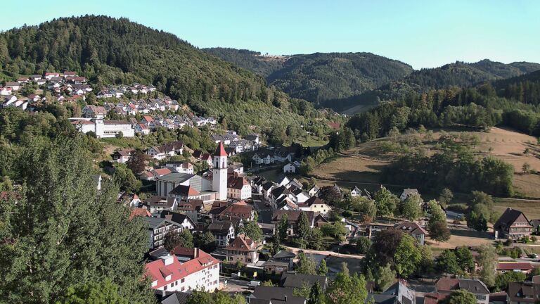 Dieses Bild zeigt eine Webcam-Aufnahme von Ottenhöfen, aufgenommen am Mittwoch, den 12.08.2026 um 18:40 Uhr