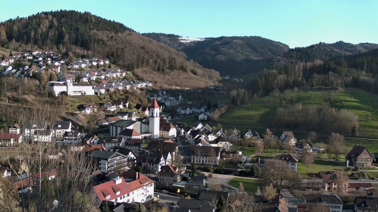 Dieses Bild zeigt eine Webcam-Aufnahme von Ottenhöfen, aufgenommen am Donnerstag, den 02.04.2026 um 18:50 Uhr