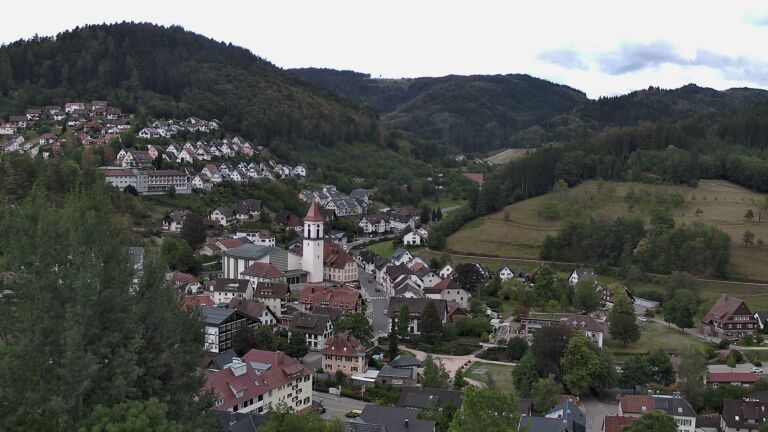 Dieses Bild zeigt eine Webcam-Aufnahme von Ottenhöfen, aufgenommen am Montag, den 31.08.2026 um 17:30 Uhr