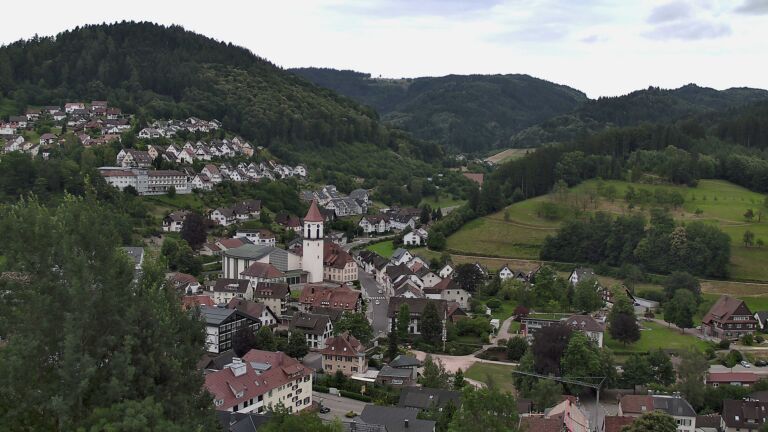 Dieses Bild zeigt eine Webcam-Aufnahme von Ottenhöfen, aufgenommen am Montag, den 29.06.2026 um 13:20 Uhr
